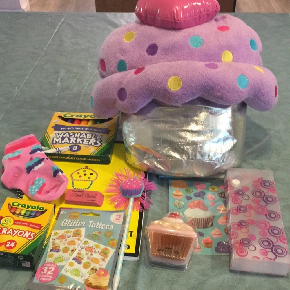 Cupcake Backpack 13pc Sweet cupcake Treasures NEW full of matching Cupcake Gifts